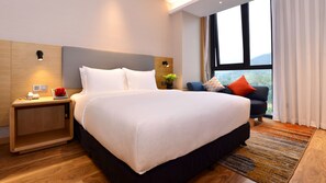 In-room safe, desk, soundproofing, free WiFi - Holiday Inn Express Luanchuan by IHG (Luoyang)