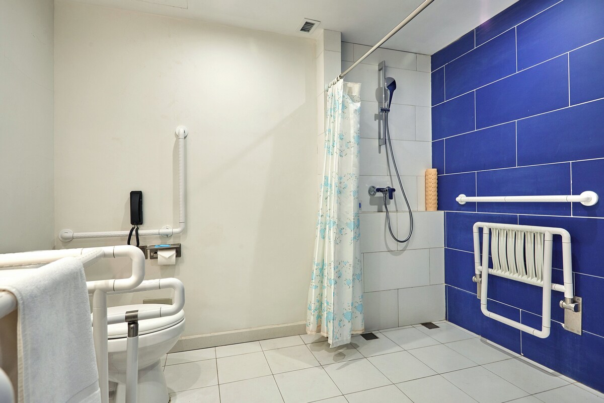 Room, 1 King Bed, Accessible | Down comforters, minibar, in-room safe, desk