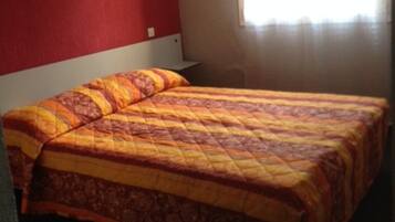 Double Room | Individually decorated, individually furnished, desk, blackout curtains