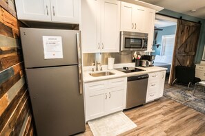 Fridge, microwave, stovetop, dishwasher