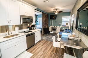 Fridge, microwave, stovetop, dishwasher