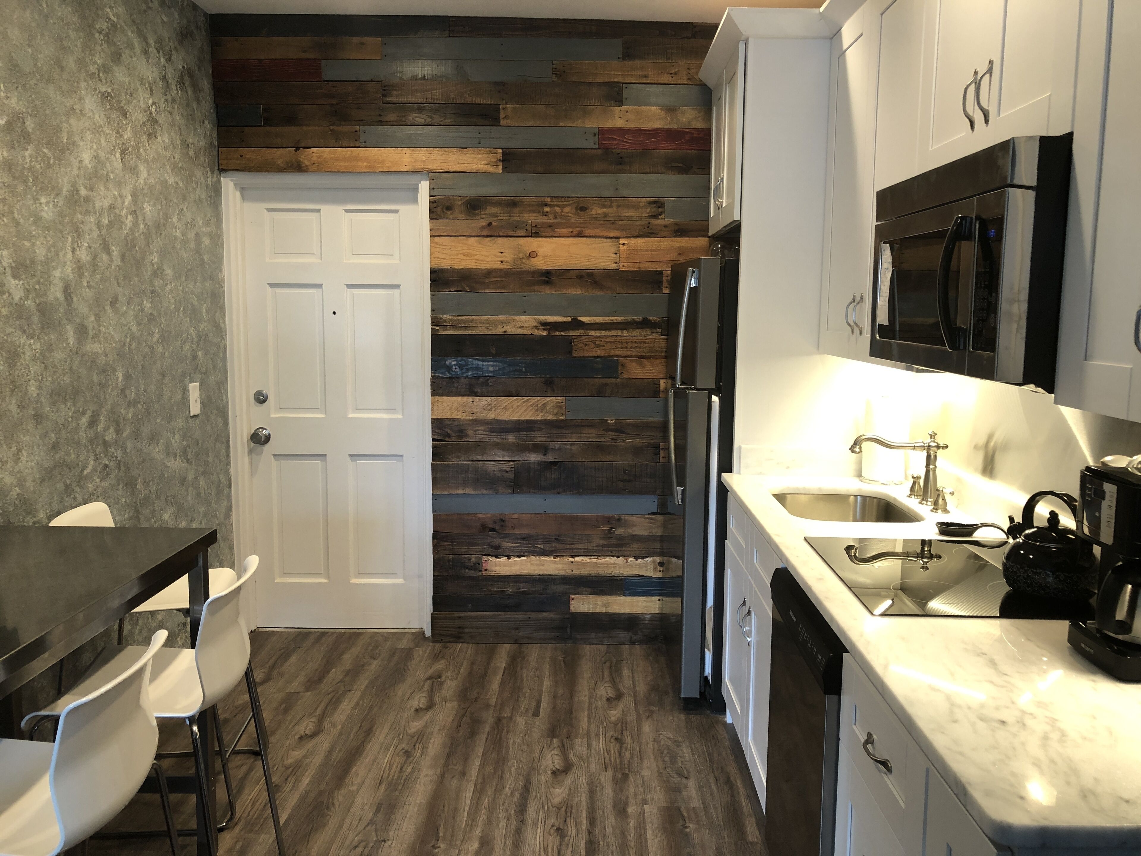 Fridge, microwave, stovetop, dishwasher