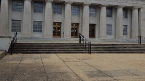 A courthouse with large columns, a grand entrance, and steps leading up to the doors. - Kayak Shak - Downtown Wetumpka (Wetumpka)