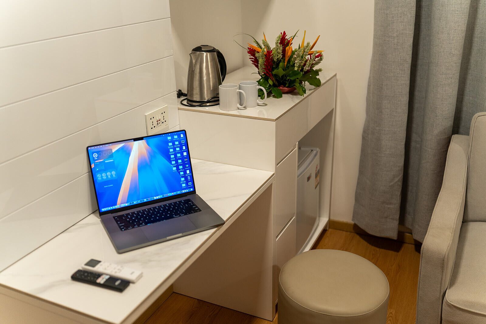 master suite | living area | 18-inch flat-screen tv with cable channels, tv