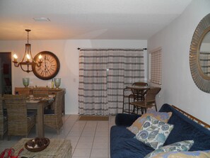 Smart TV, DVD player - Salt Water Canal home w/Dock, Family/Pet Friendly, close to Beach and A1A (Palm Coast)