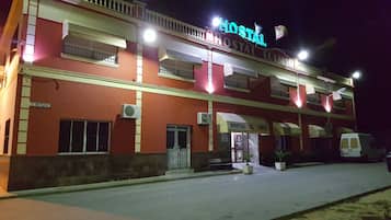 Façade de lâhĂ©bergement - soirĂ©e/nuit