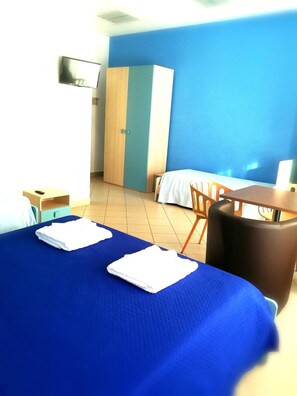 Minibar, BettwÀsche, Rollstuhlgeeignet