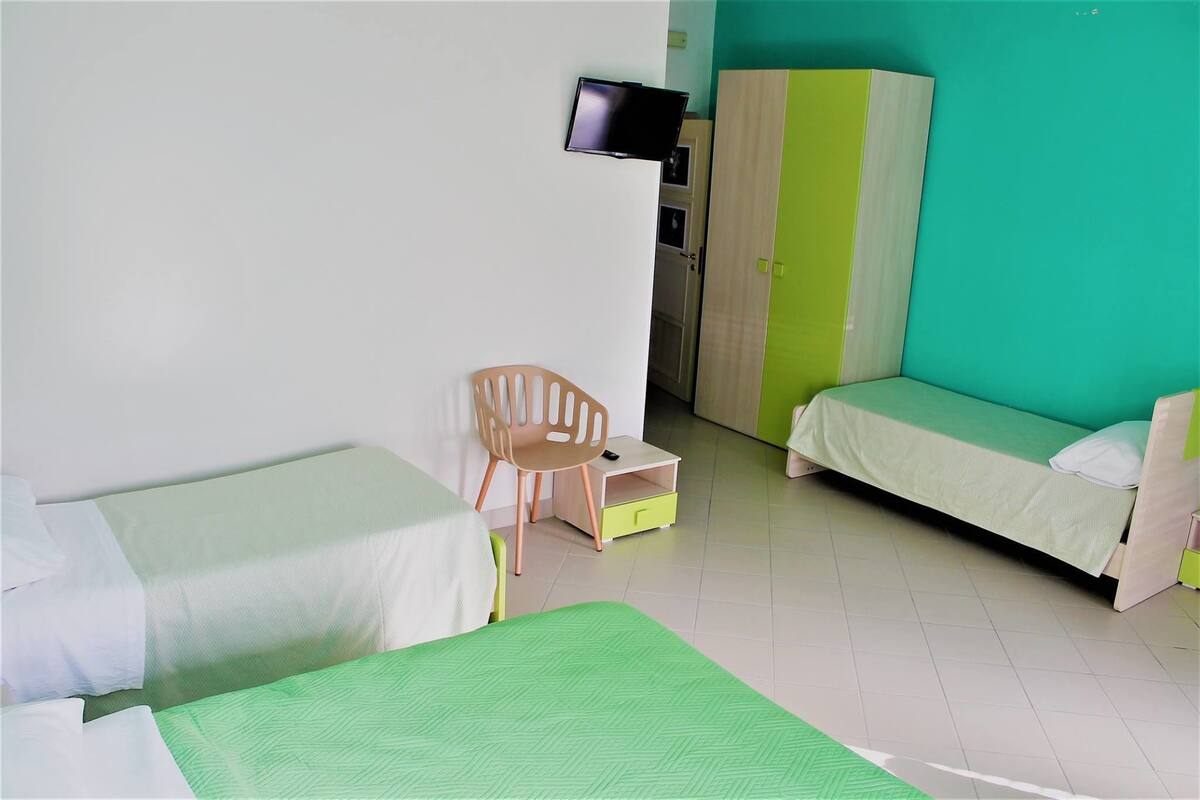 Minibar, bed sheets