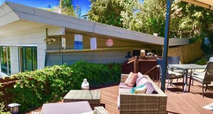 ❤ Zen Den Studio in the Berkeley Hills! ★BAY VIEWS★ HOT TUB★PARKING★PETS WELCOME