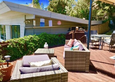 ❤ Zen Den Studio in the Berkeley Hills! ★BAY VIEWS★ HOT TUB★PARKING★PETS WELCOME