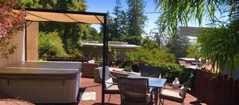 ❤ Zen Den Studio in the Berkeley Hills! ★BAY VIEWS★ HOT TUB★PARKING★PETS WELCOME