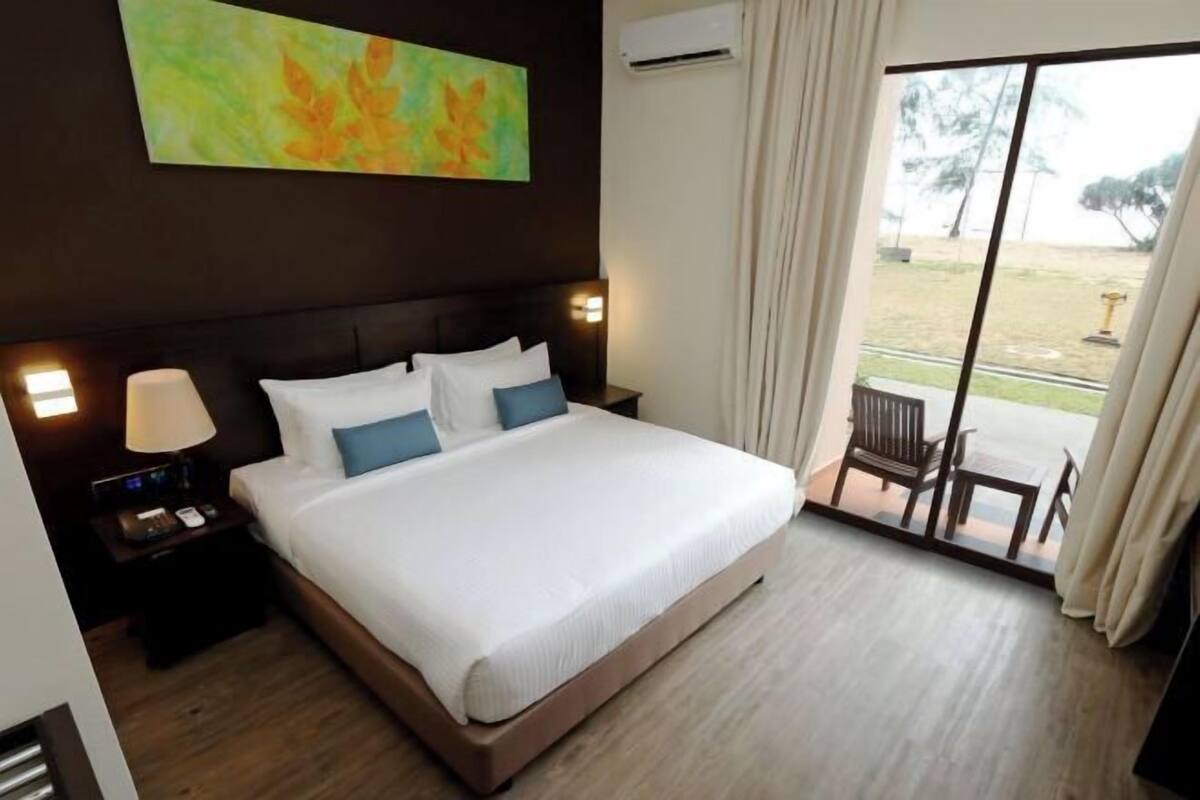 In-room safe, desk, soundproofing, iron/ironing board