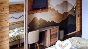 Caja de seguridad en la habitación y escritorio