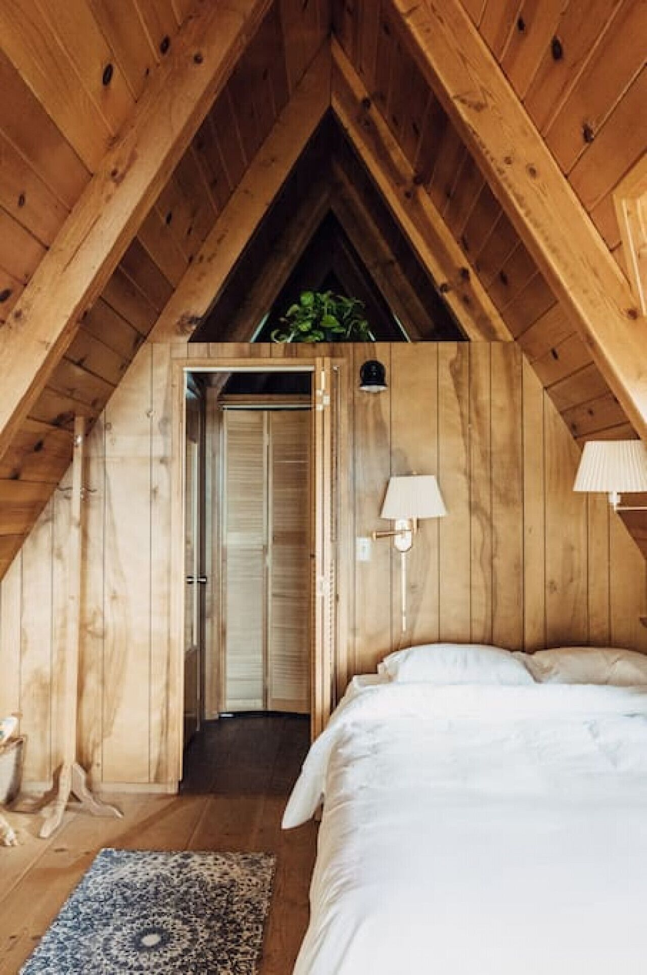 2 bedrooms, iron/ironing board, travel cot, WiFi