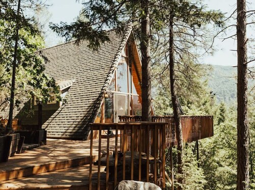 Treehouse · Shasta A Frame Cabin with a View