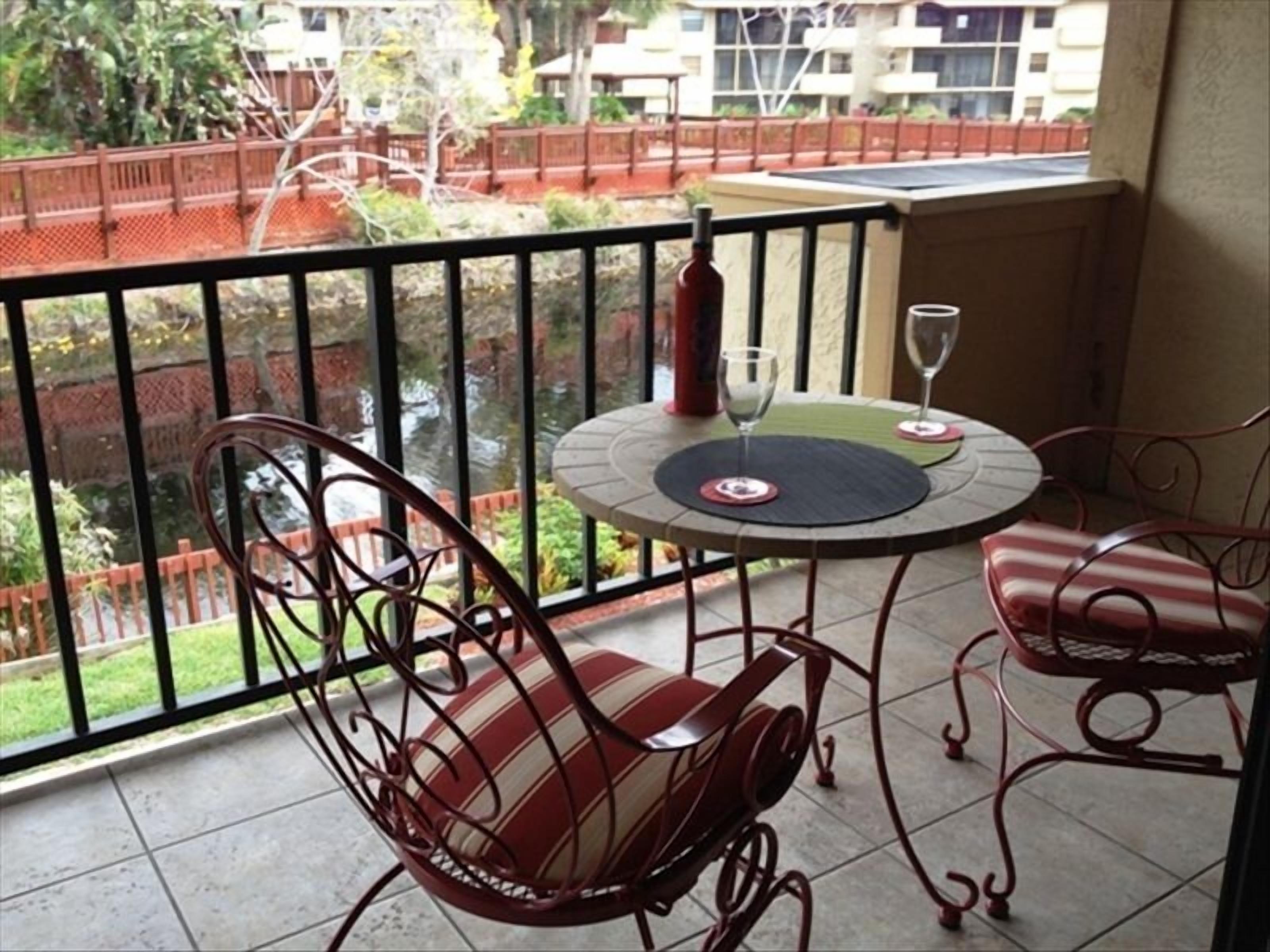 Park Shore Resort: awesome View, Prime Location, Tennis, Pickleball, Beach.

