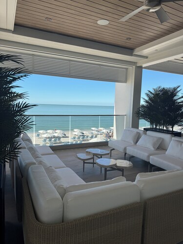 Luxury Beach Club- chairs, umbrellas, wifi, shelter included/ Pool, pickleball