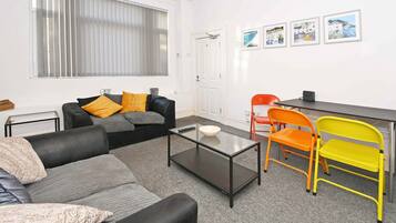 House, Ensuite | Lounge