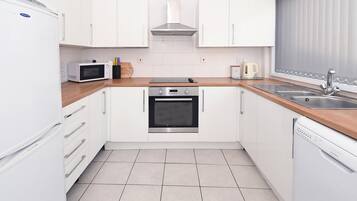 House, Ensuite | Private kitchen