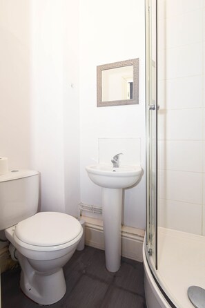 Bathroom - Townhouse @ 20 Camm Street (Crewe)