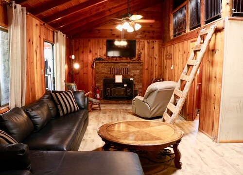  Holiday Hide Away 