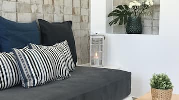 Leilighet, 2 soverom, terrasse | Oppholdsrom | Smart-TV