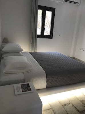Apartment, 2 Bedrooms, Terrace | Desk, soundproofing, iron/ironing board, free WiFi