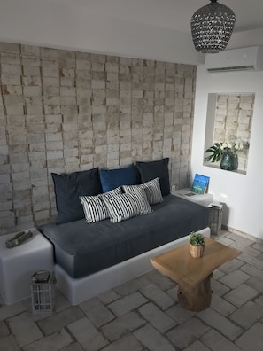 Apartment, 2 Bedrooms, Terrace | Living room | Smart TV