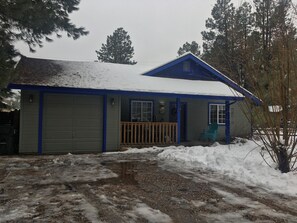 Exterior - Country home in friendly neighborhood surrounded by forest (Flagstaff)