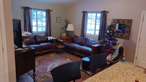 Télévision, jeux vidéo, lecteur de DVD, chaîne hi-fi