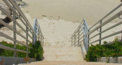 Beachcombers Hideaway, koiraystävällinen, suljettu terassi, 1 kortteli rannalle