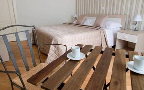 Schreibtisch, schallisolierte Zimmer, kostenloses WLAN, Bettwäsche