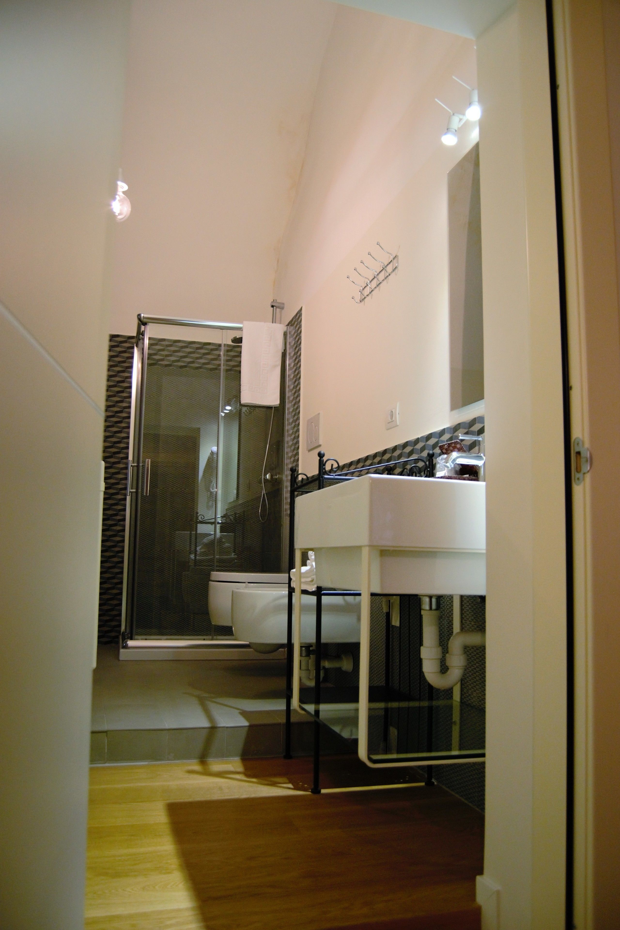 Standard-Apartment, 1 Schlafzimmer (Miserere) | Badezimmer | Dusche, kostenlose Toilettenartikel, Haartrockner, Bidet