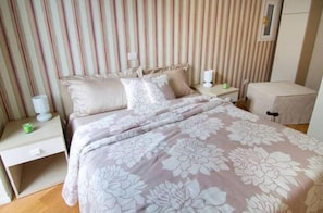 Escritorio, insonorización, wifi gratis y ropa de cama 