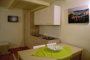 Departamento estándar, 1 habitación (Miserere) | Cocina privada | Cafetera y tetera y utensilios de cocina 