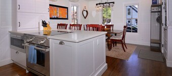 Historic Elk Ave Haven, Hot tub, Town of CB.