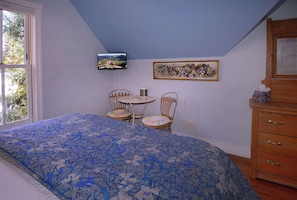 4 bedrooms, desk, iron/ironing board, travel cot