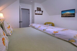 4 Schlafzimmer, Schreibtisch, Bügeleisen/Bügelbrett, Reisekinderbett