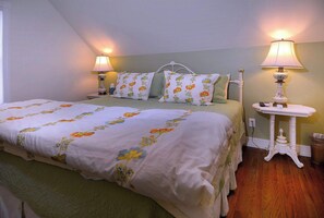 4 bedrooms, desk, iron/ironing board, travel cot