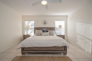 3 habitaciones, escritorio, tabla de planchar con plancha y wifi 