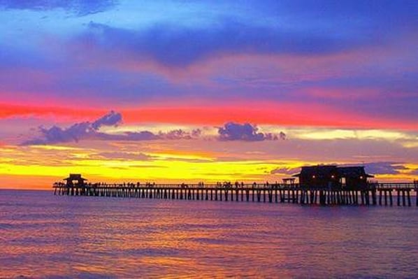 كراسي للتشمس، مناشف للشاطئ