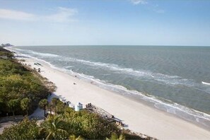 كراسي للتشمس، مناشف للشاطئ