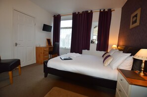 Standard Double Room, 1 Double Bed, Refrigerator | Premium bedding, iron/ironing board, free WiFi, bed sheets - All Seasons Rest (Windermere)
