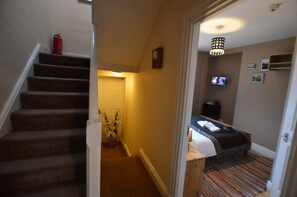 Basic Room, 1 Bedroom, Non Smoking | Living room | Flat-screen TV, DVD player - All Seasons Rest (Windermere)