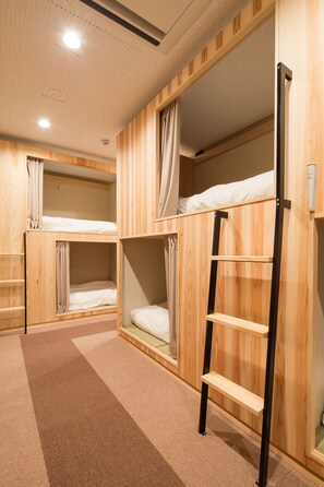 Coffres-forts dans les chambres, rideaux occultants