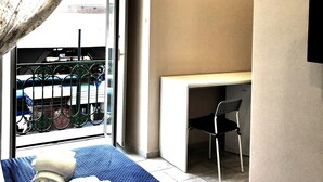 1 bedroom, premium bedding, desk, blackout curtains - Vesuvius Terminal (Naples)