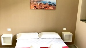 Triple Room, Balcony - Vesuvius Terminal (Naples)