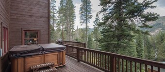 DonnerDayz.com Large + Luxury Home + Salt Water Hot Tub + New Purple Mattresses