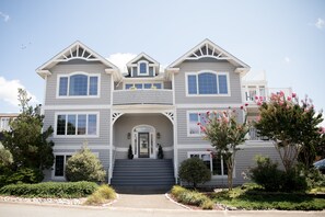Exterior - Spacious luxury, bay views, elevator (Lewes)