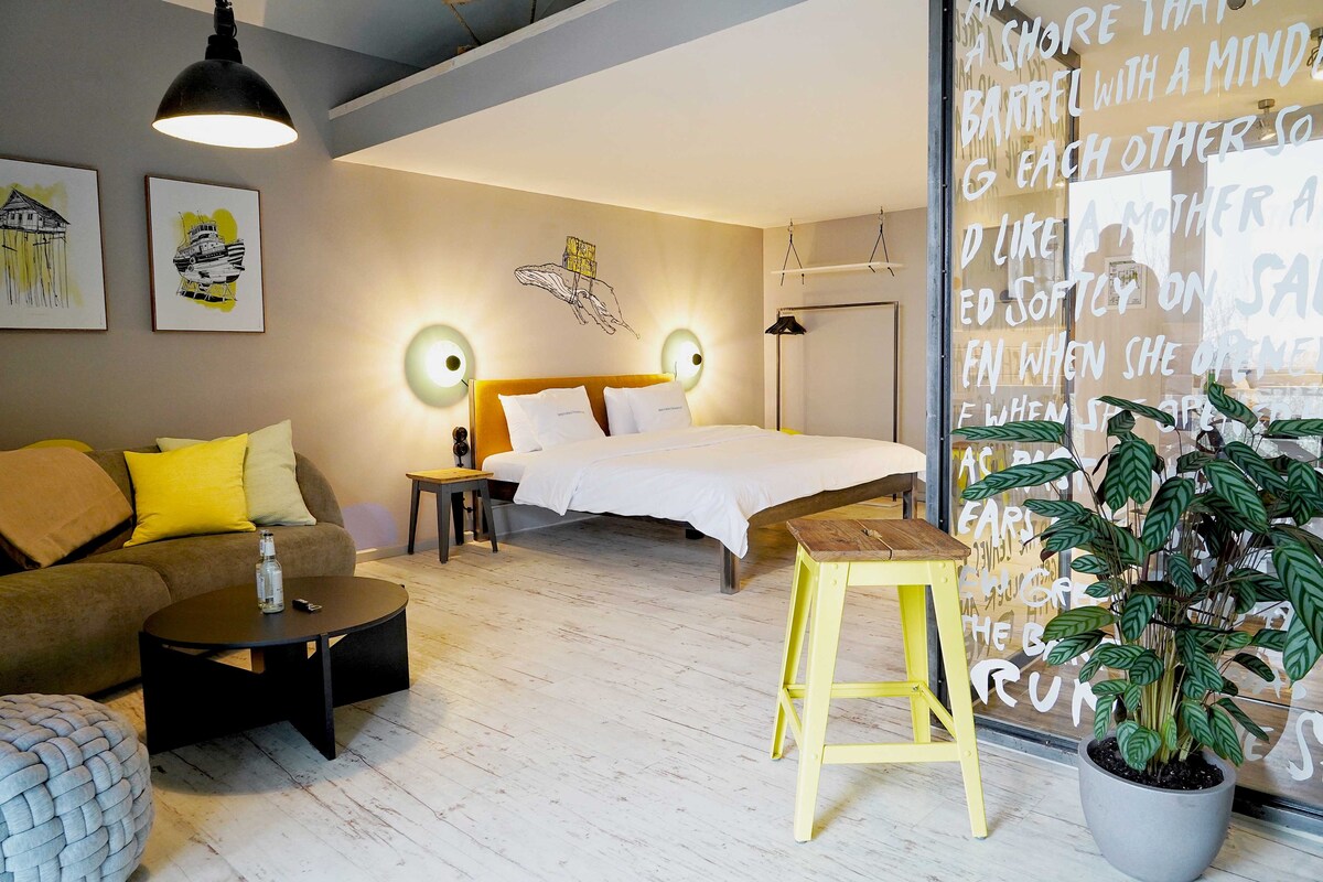 Junior Suite, Garden View | Premium bedding, soundproofing, WiFi (free), bed sheets